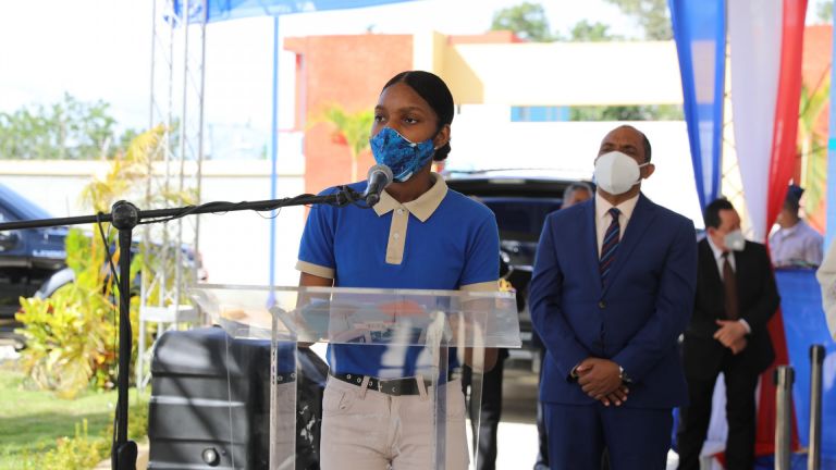 Estudiante agradece construcción de escuelas