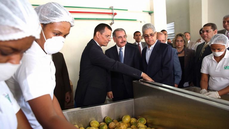 Danilo Medina en empresa Nikay Bio-Proceso.