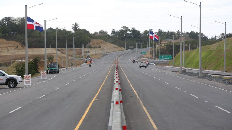 Presidente inaugura primer tramo Circunvalación SD; une SPresidente inaugura primer tramo Circunvalación SD; une Sur y Norte del paísur y Norte del país