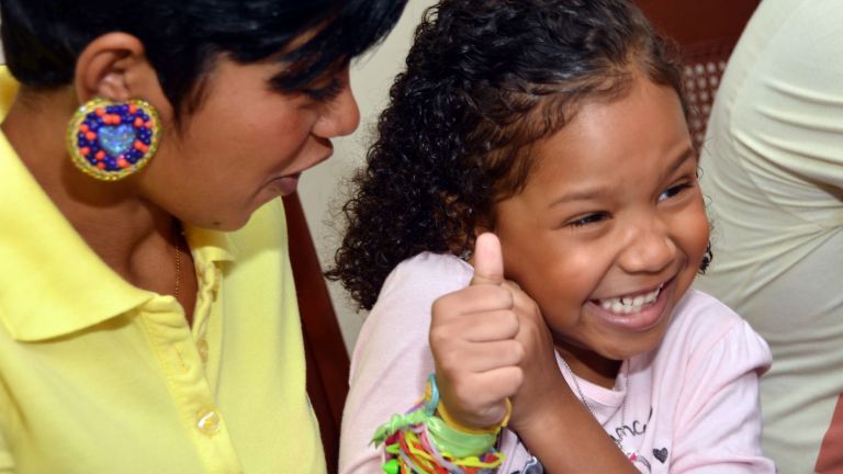 Niña riendo