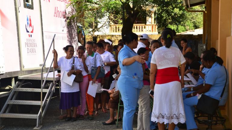 Ciudadanos y ciudadanas reciben atenciones médicas