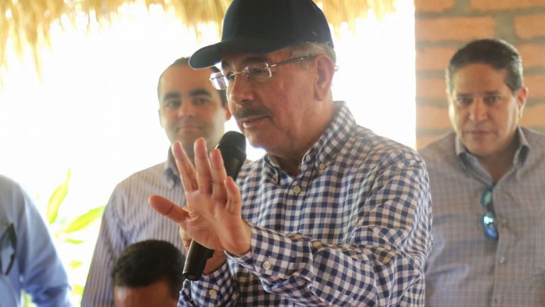Danilo Medina en el campo