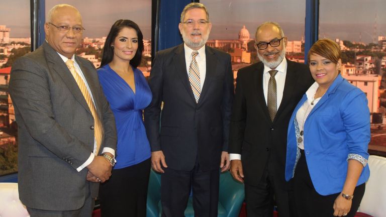 Roberto Rodríguez Marchena y periodistas