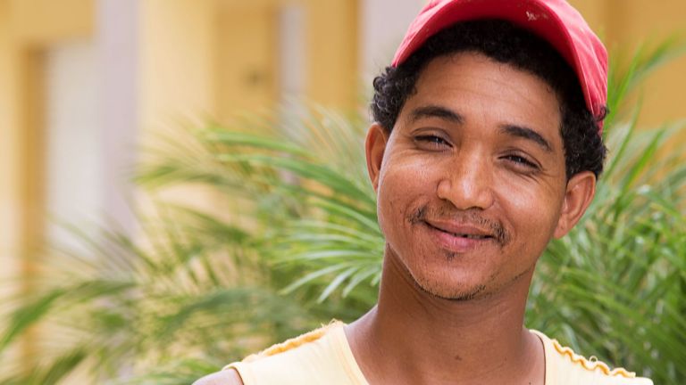 Hombre sonriendo