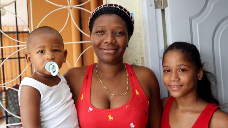 Mujer con sus hijos