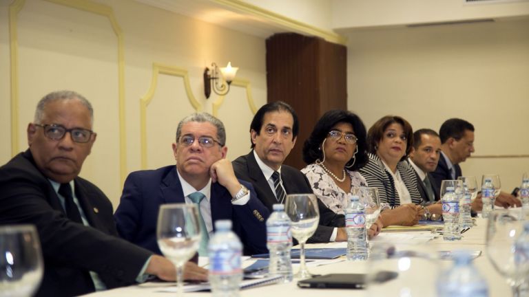Ministro de la Presidencia, Gustavo Montalvo, encabeza reunión