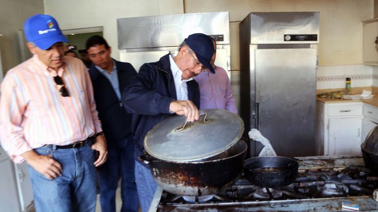 Presidente Danilo Medina y el ministro Administrativo, José Ramón Peralta