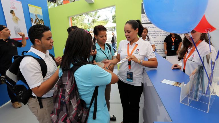 Personal del DPD recibe a los visitantes