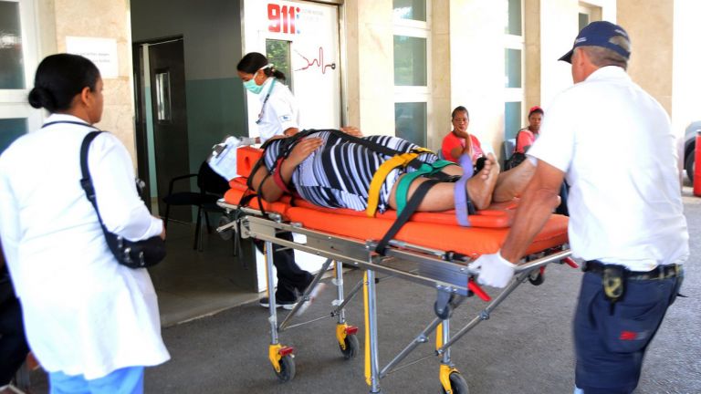 Personal del 911 brinda servicio a embarazada