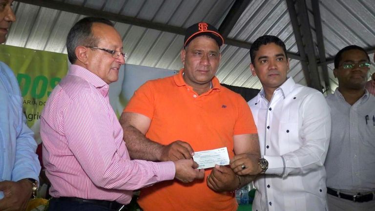 Agrodosa compensa a agricultores.