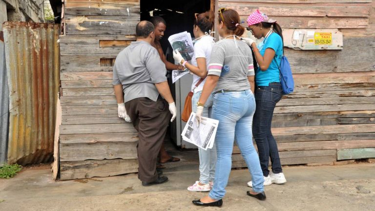 Campaña contra el dengue.