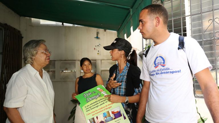 Campaña contra el dengue.