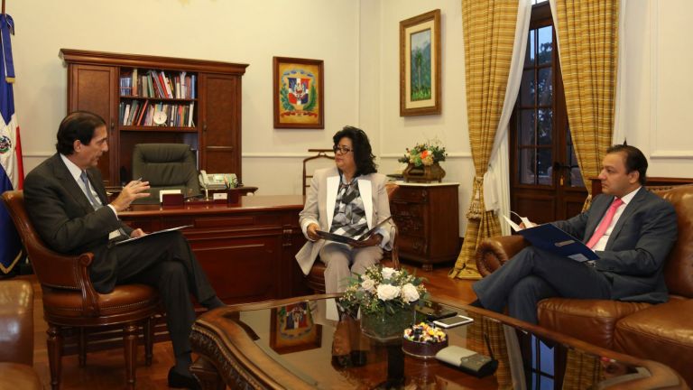 Montalvo junto a Cristina Lizardo y Abel Martínez