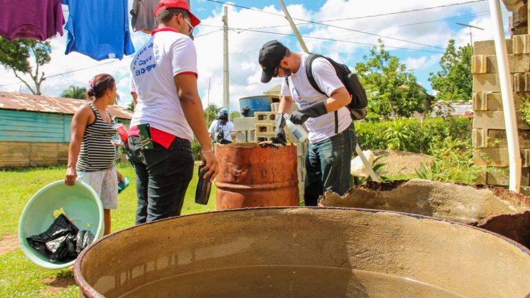 Personal de Tesorería Nacional en jornada contra el dengue
