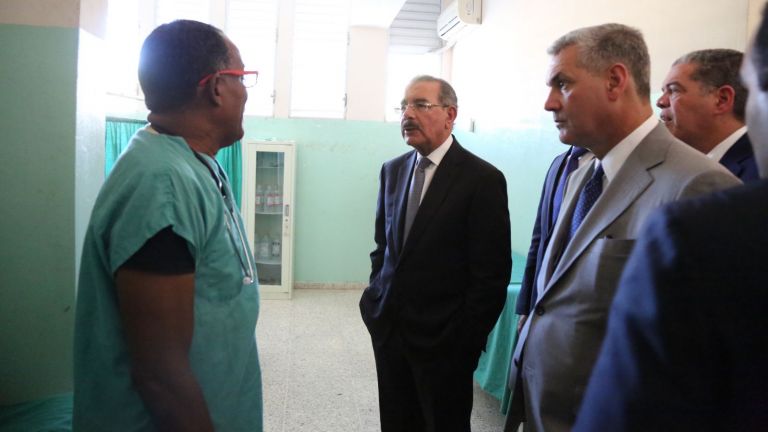 Presidente Danilo Medina recibe explicaciones sobre el centro