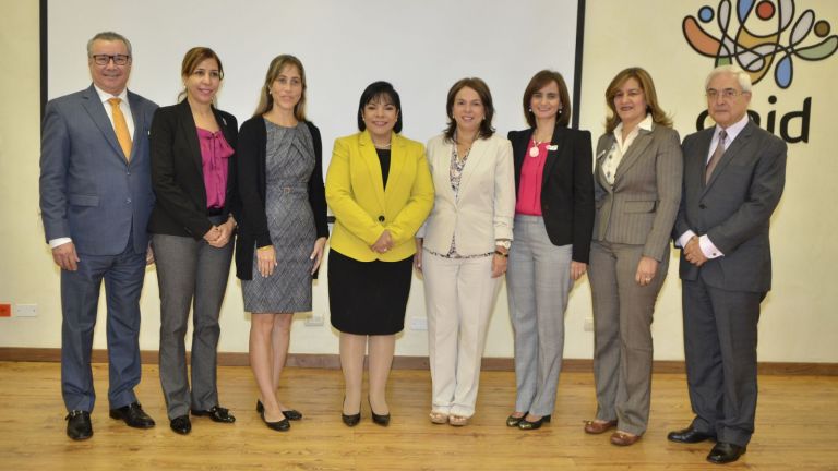 Personal del DPD y delegación oficial de la República de Panamá