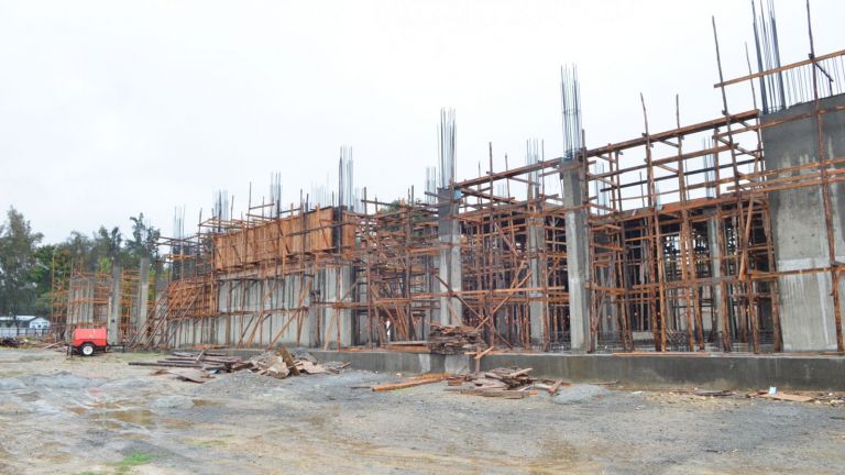 Montalvo continúa supervisando construcción del 911 en Santiago.
