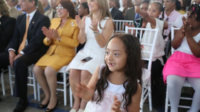 CAID integra familias a programas.