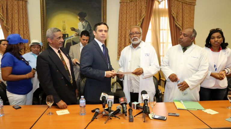 viceministro de la Presidencia con gremios salud