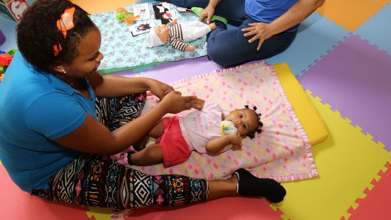 Niños reciben cariño y atención especializada en estancias