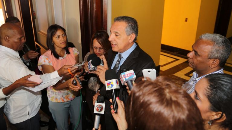 José Ramón Peralta ofrece declaraciones a la prensa