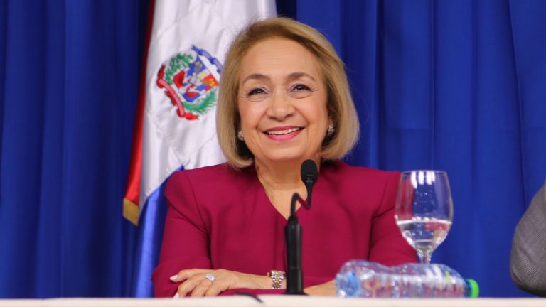 Alma Fernández en rueda de prensa en el Salón Orlando Martínez del Palacio Nacional