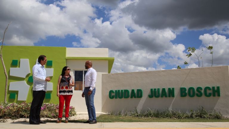 Gustavo Montalvo recorre Ciudad Juan Bosch 