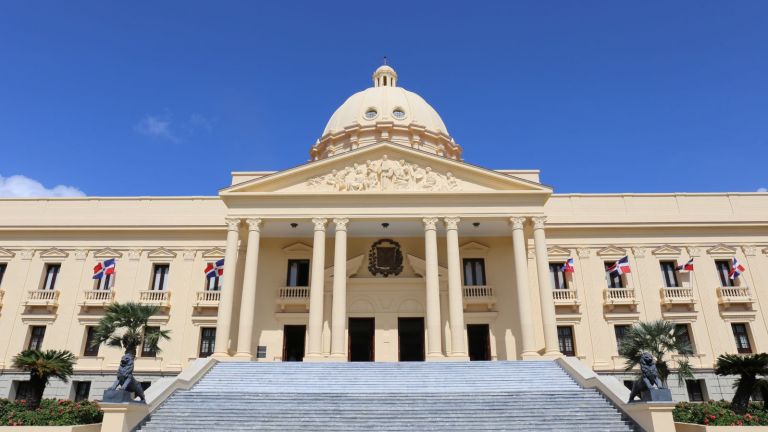 Explanada frontal del Palacio Nacional de República Dominicana 