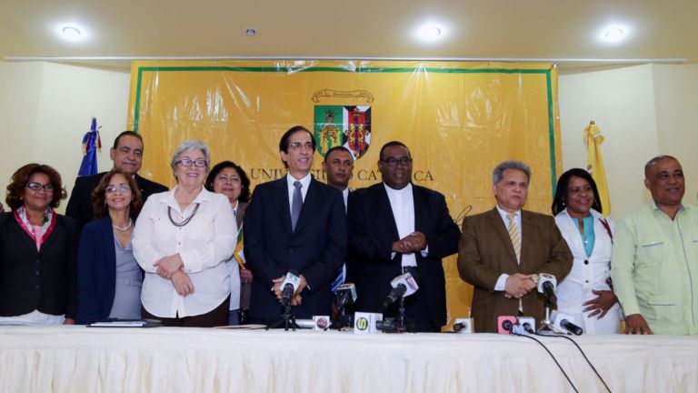 Ministro de la Presidencia, Gustavo Montalvo, encabeza reunión