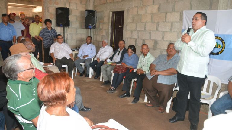 Director del IAD, Emilio Toribio Olivo y productores