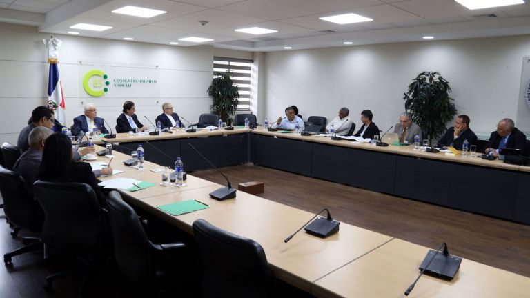 Reunión sobre pacto eléctrico 