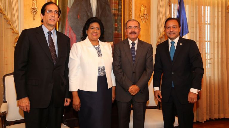 Danilo Medina junto a presidentes de cámaras legislativas 