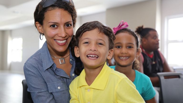 CAID integra familias a programas.