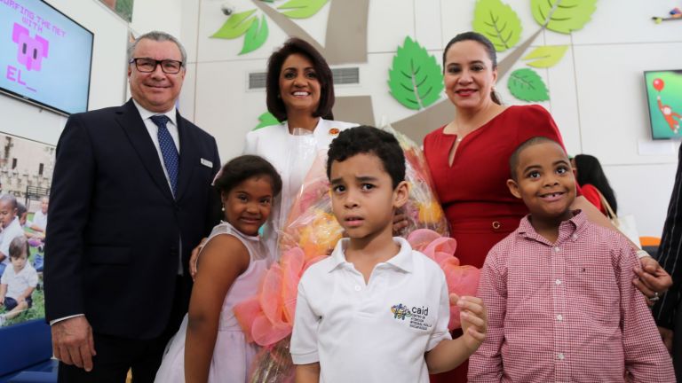 Primera Dama Cándida Montilla de Medina y la Primera Dama de Honduras, Ana María García de Hernández