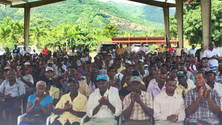 Entrega títulos a parceleros de Monte Plata 