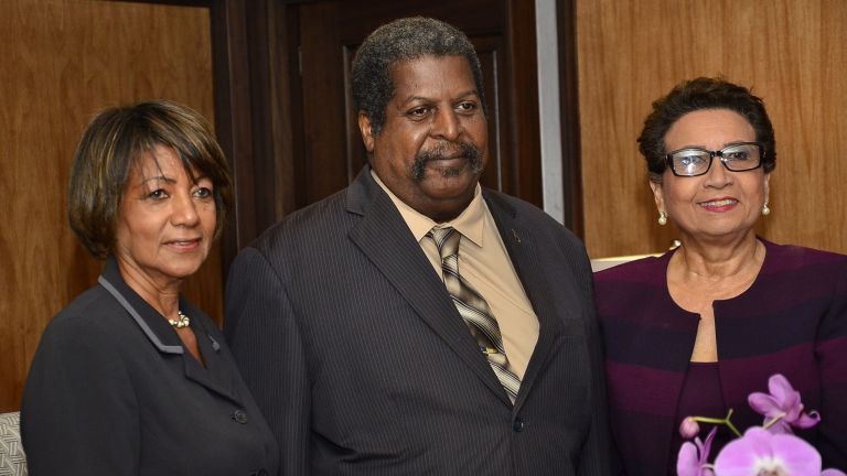 Primer ministro de Curazao, Bernard Whiteman y su esposa Ilivia de Whiteman