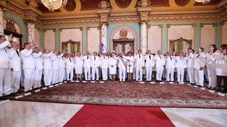 Danilo Medina juramenta a nuevo Gabinete: Los designa a través de decreto