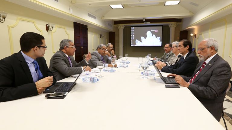 Montalvo junto a La Comisión para la Red Única de Servicios Públicos de Salud