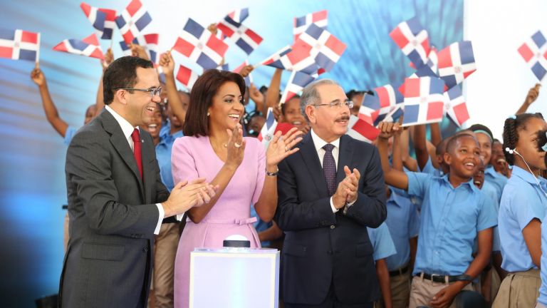 Danilo Medina dejó iniciado el año escolar 2016-2017, en Escuela Básica Pedro Henríquez Ureña, de San Felipe de Villa Mella 