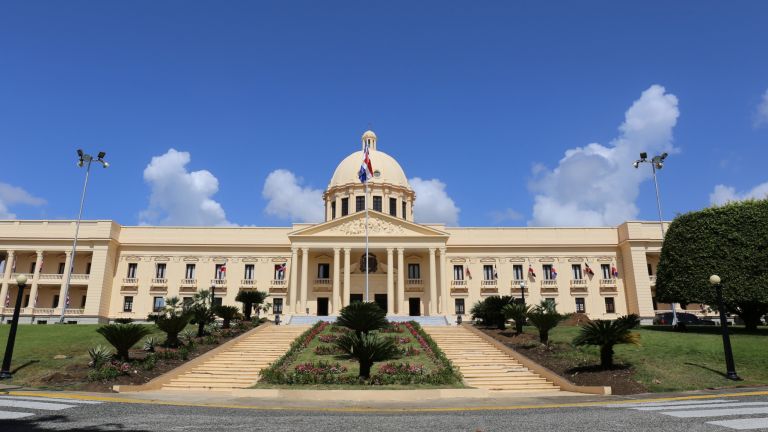 Fachada frontal Palacio Nacional, República Dominicana