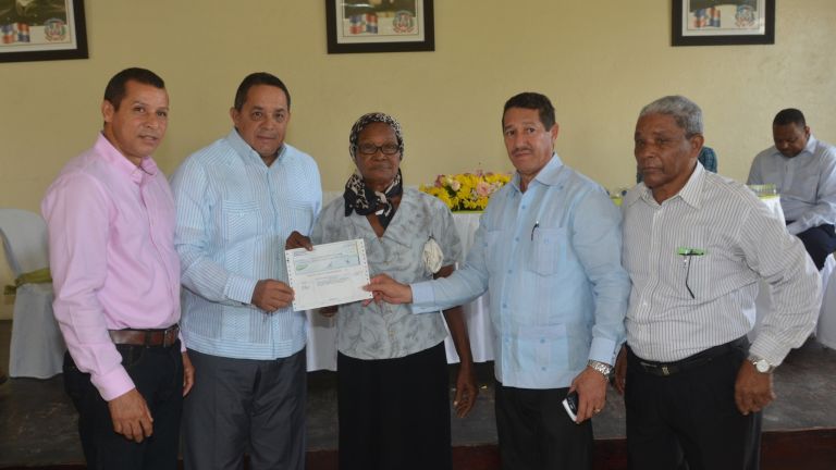 Gobierno entrega un millón 848 mil 789 pesos a 85 productores de caña. 