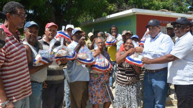 IAD entrega alimentos