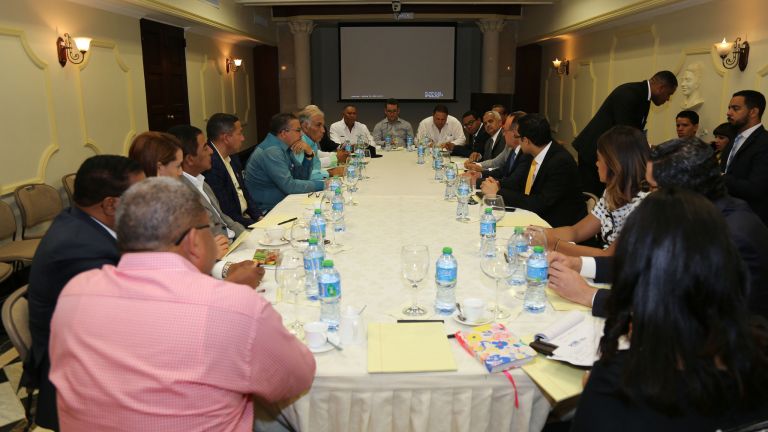 Gobierno reunido con productores 