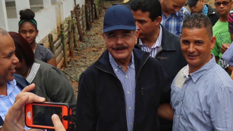 Danilo visita productores cerdos y pollos en Bonao:"Ustedes se convertirán en clase media"