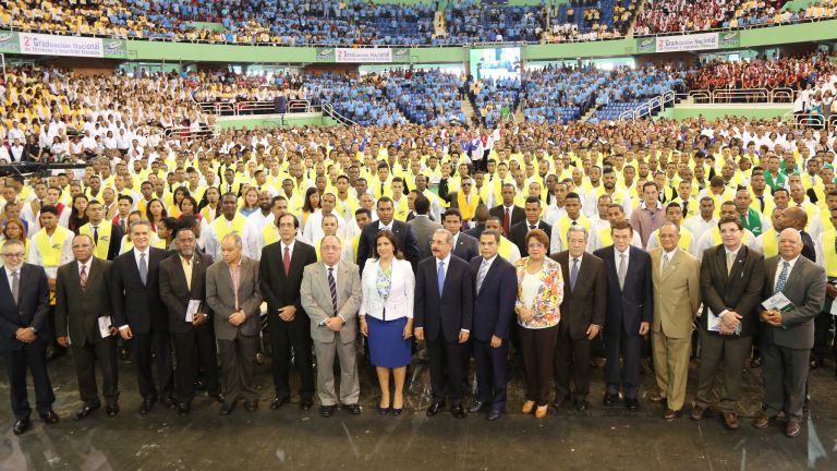 Más de 10 mil personas se gradúan en INFOTEP; Danilo Medina encabeza acto