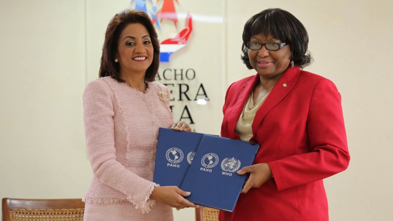 Primera Dama Cándida Montilla de Medina y la directora de la OPS/OMS, Carissa Etienne
