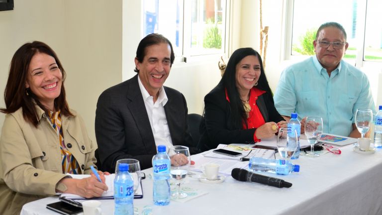 Ministro de la Presidencia, Gustavo Montalvo, encabeza reunión