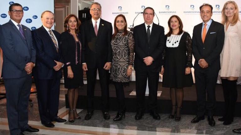 Simón Lizardo, administrador del Banco de Reservas en Feria Internacional de Turismo (FITUR)