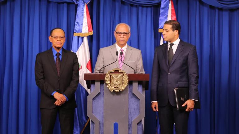 Flavio Darío Espinal junto a José Dantes y Lidio Cadet